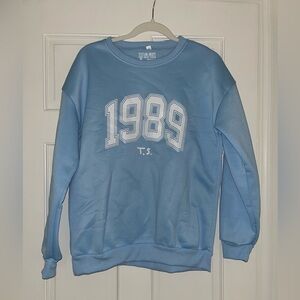 FAKE Taylor Swift 1982 sweatshirt